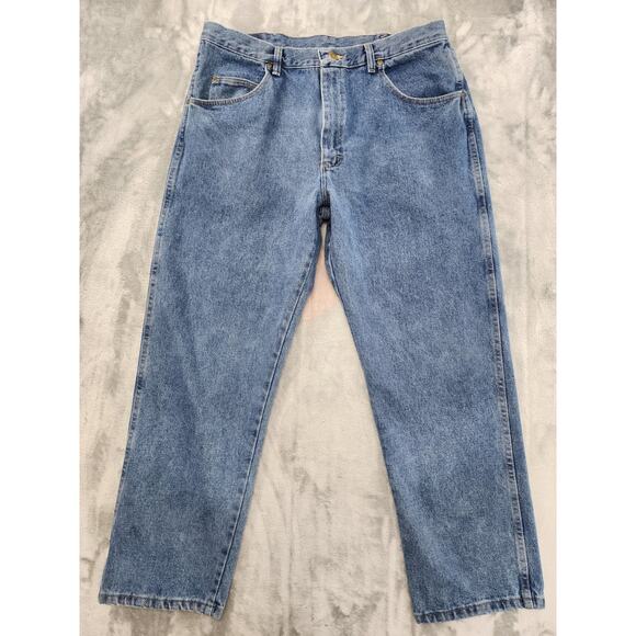Wrangler Blue Ridge Relaxed Fit Jeans Size 38x30 Blue Cotton Straight Leg Casual - Picture 1 of 10